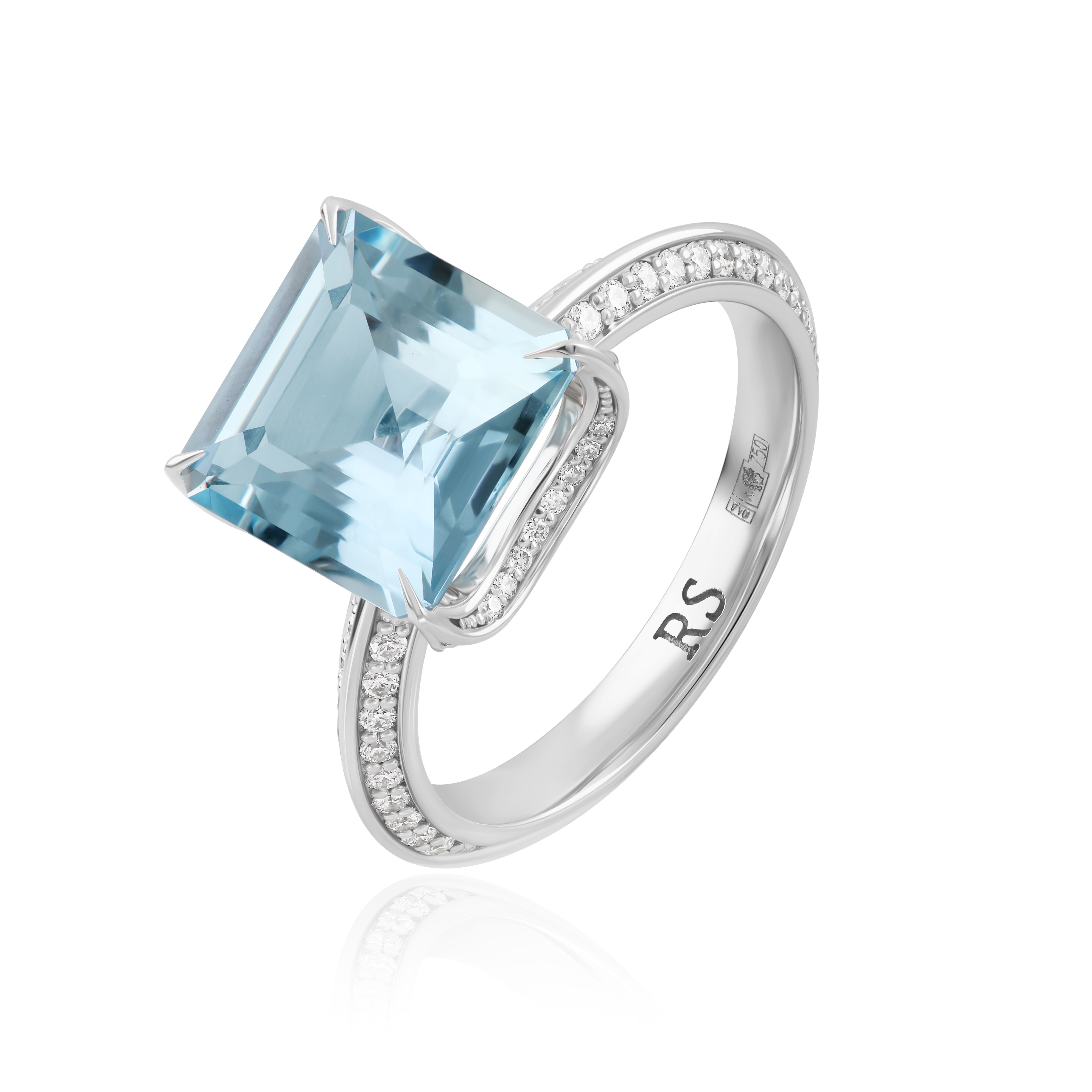 Кольцо из белого золота с бриллиантами и аквамарином 4.09 ct