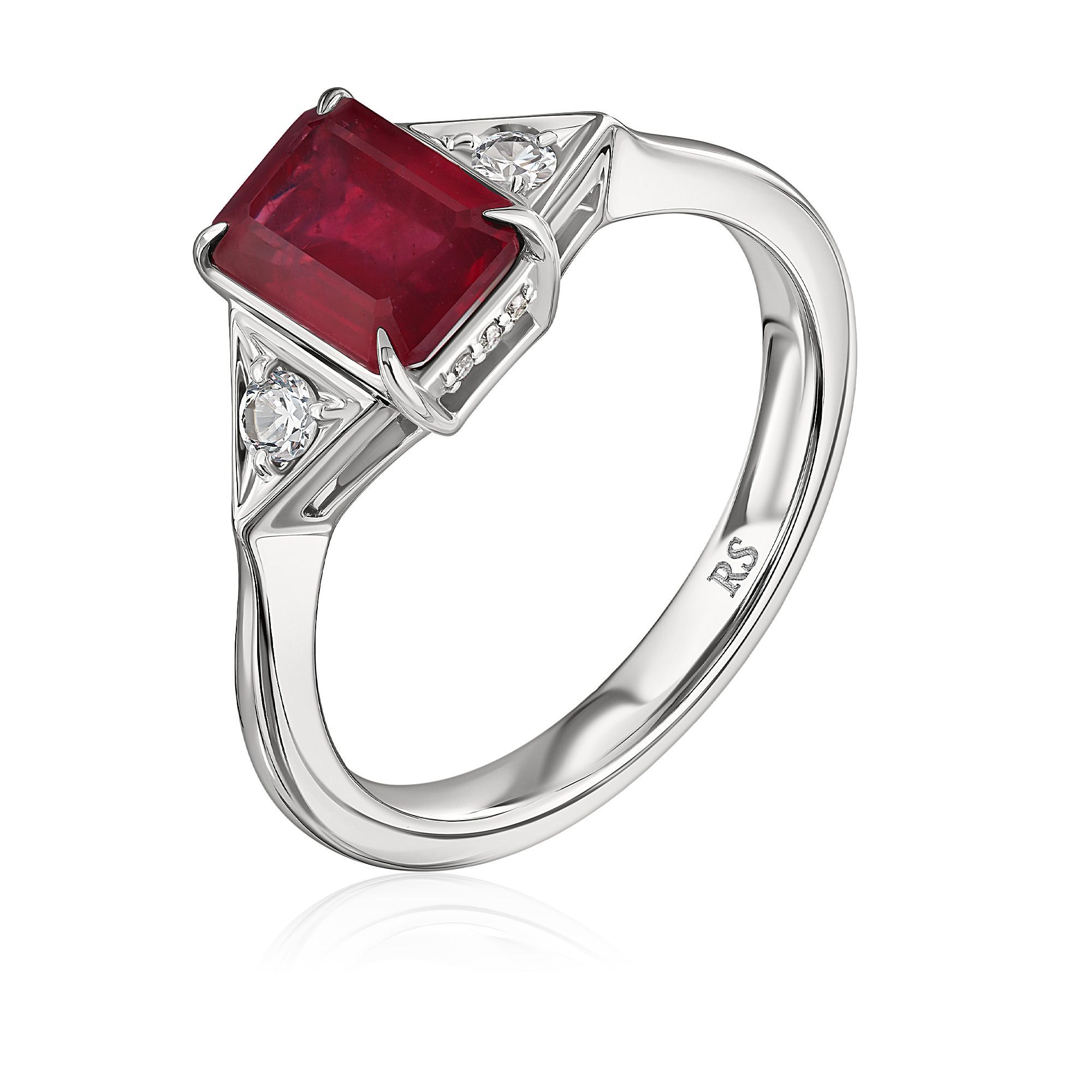 Кольцо из белого золота с бриллиантами и рубином