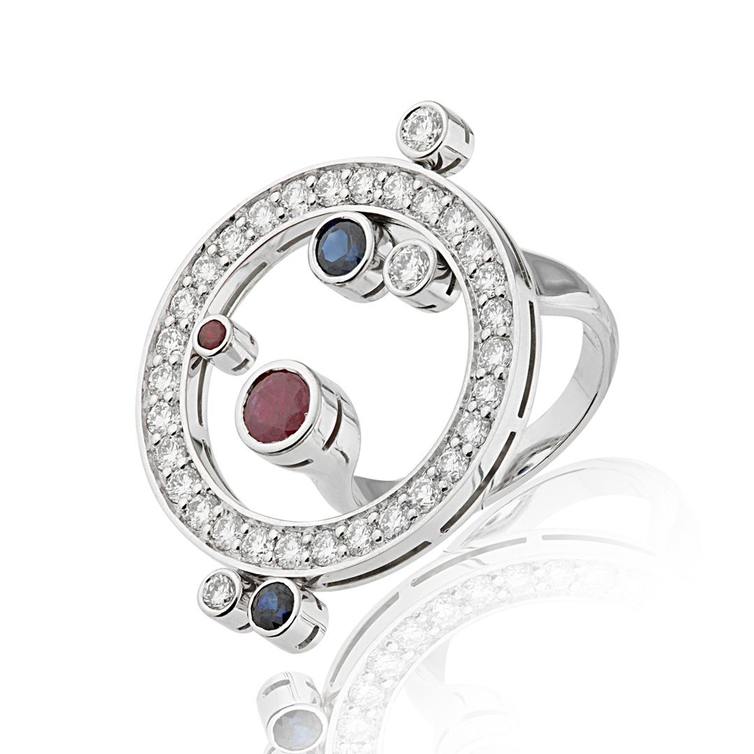 Кольцо из белого золота с сапфиром, рубином и бриллиантами