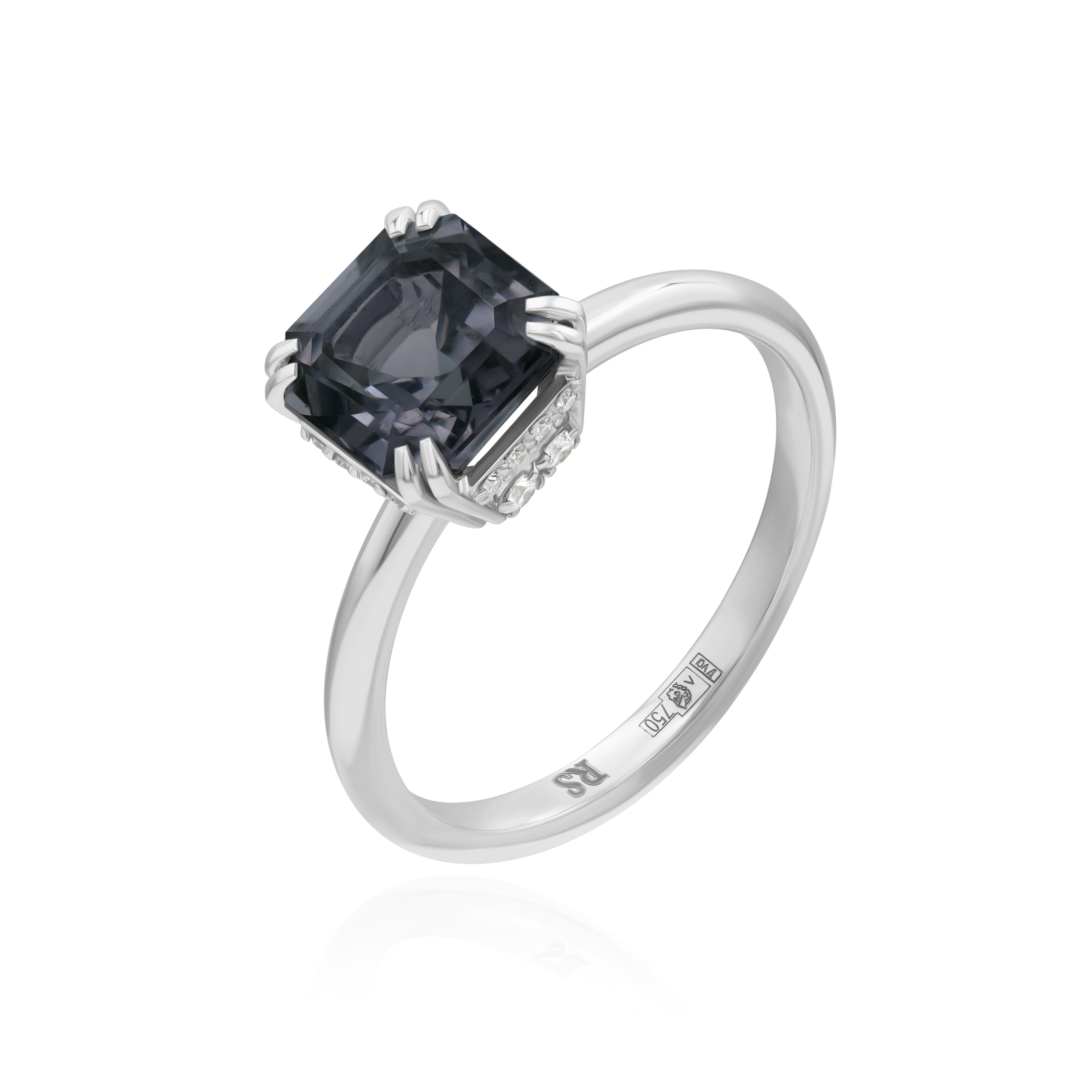 Кольцо из белого золота с бриллиантами и шпинелью 2.68 ct