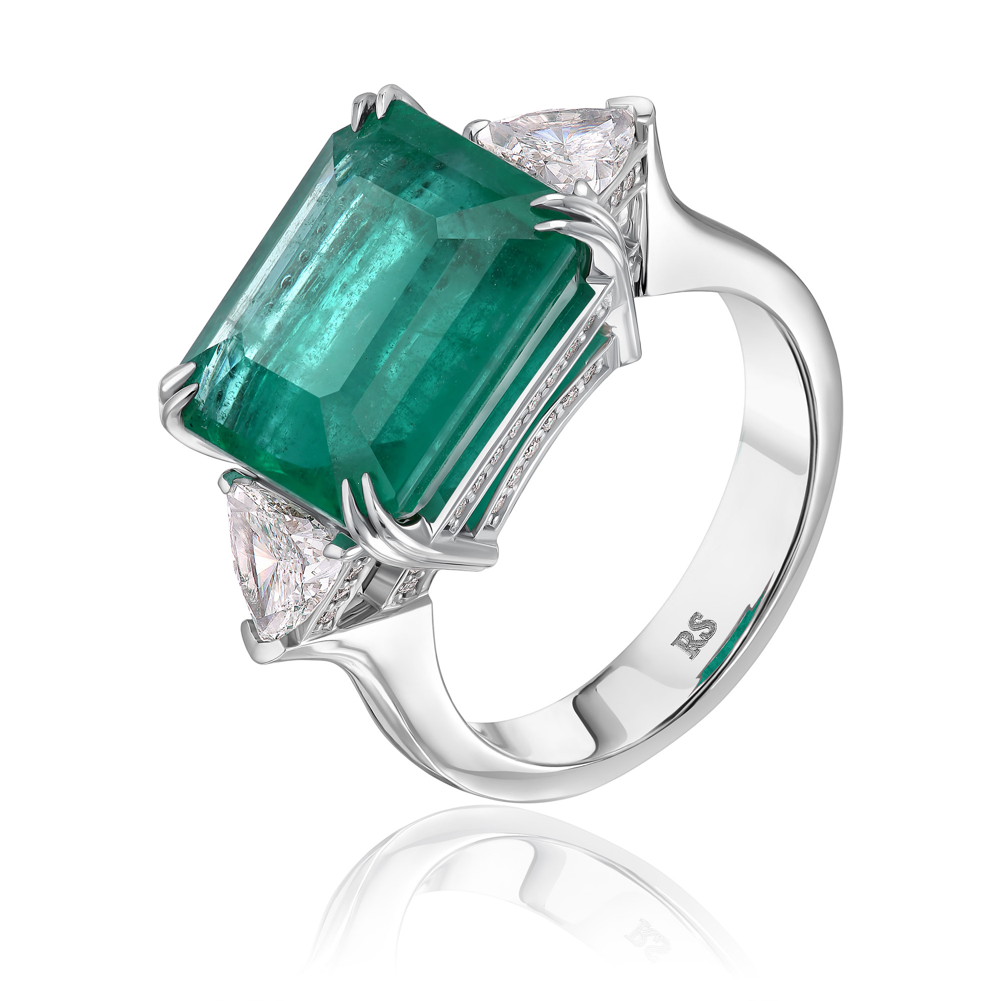 Кольцо из белого золота с бриллиантами и изумрудом 7.7 ct