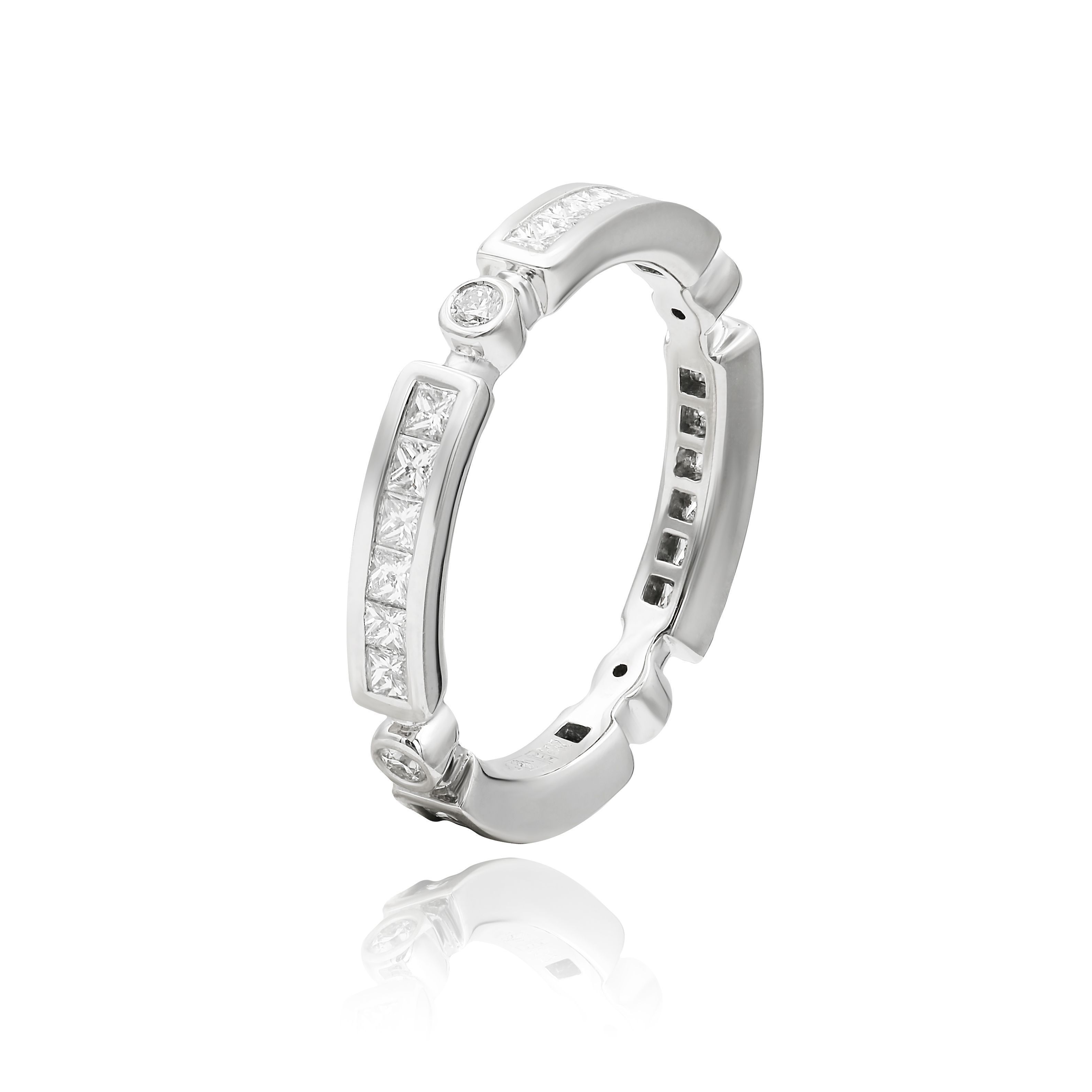 Кольцо из белого золота с бриллиантами