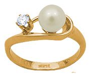 Кольцо из желтого золота с жемчугом и бриллиантом