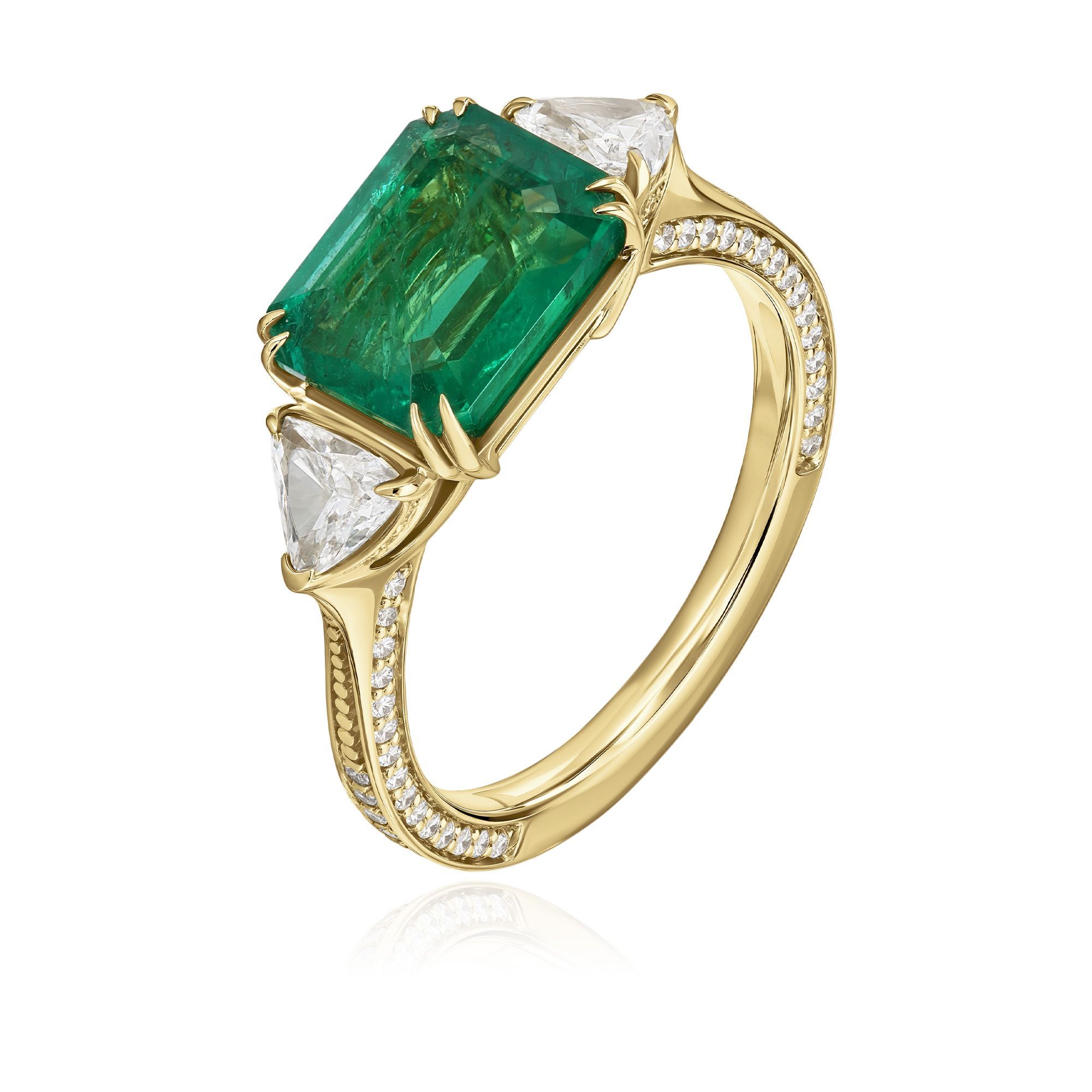 Кольцо из желтого золота с бриллиантами и изумрудом 3.81 ct