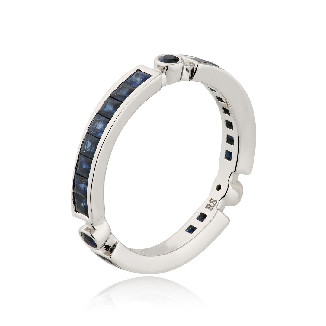 Кольцо из белого золота с сапфирами
