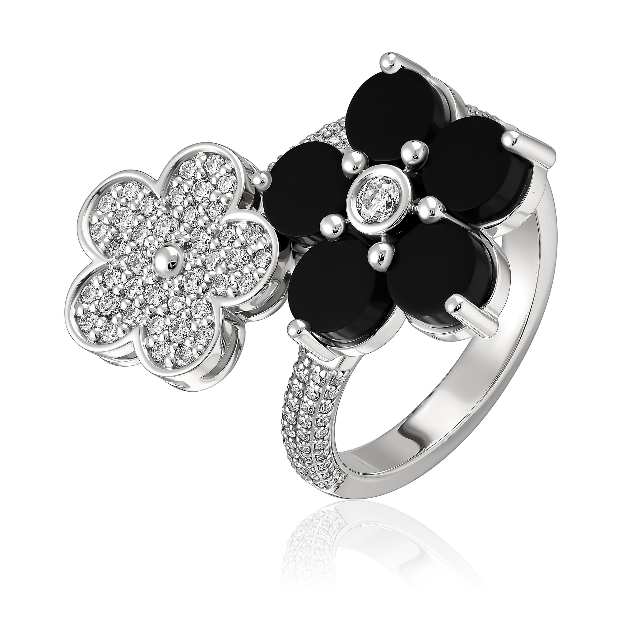 Кольцо из белого золота с ониксом и бриллиантами