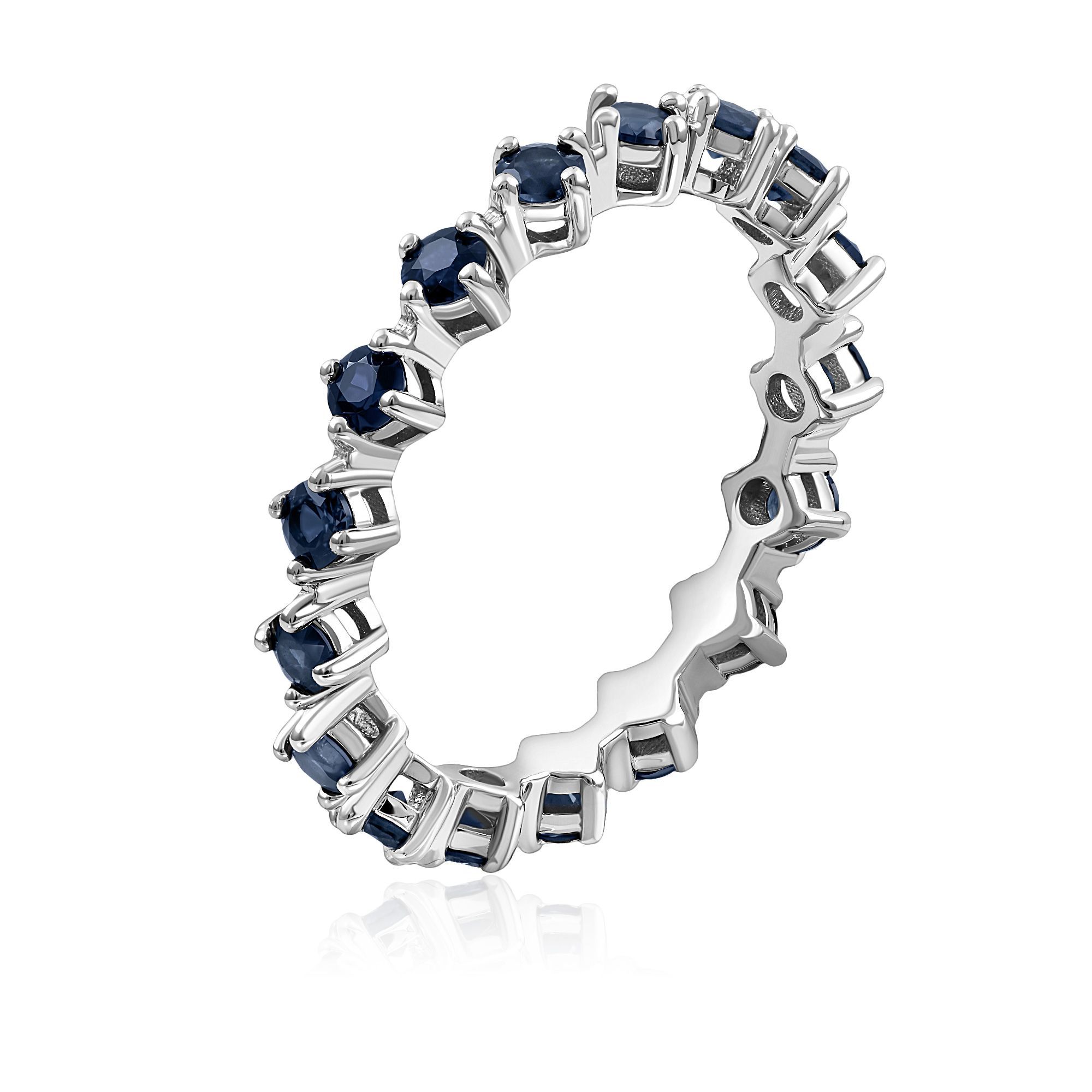 Кольцо из белого золота с сапфирами