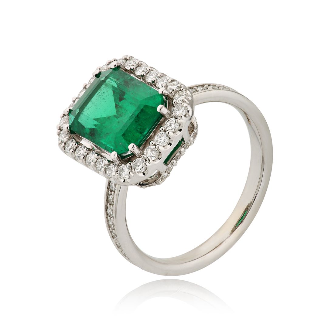 Кольцо из белого золота с изумрудом 3.31 ct и бриллиантами