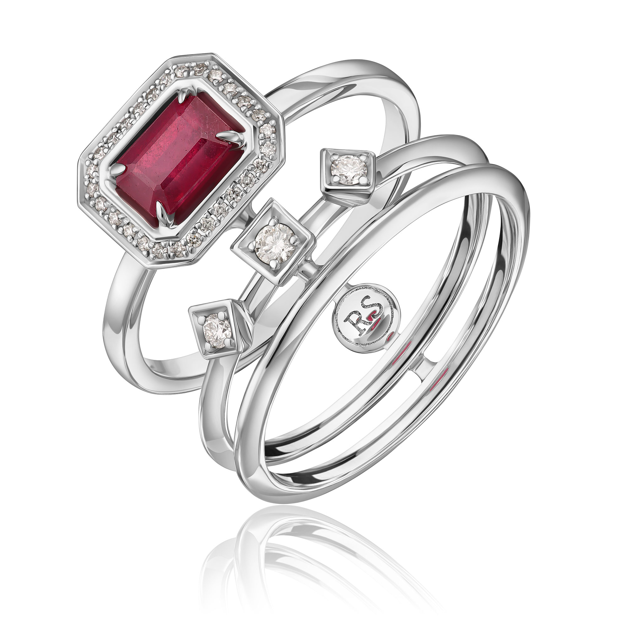 Кольцо из белого золота с бриллиантами и рубином