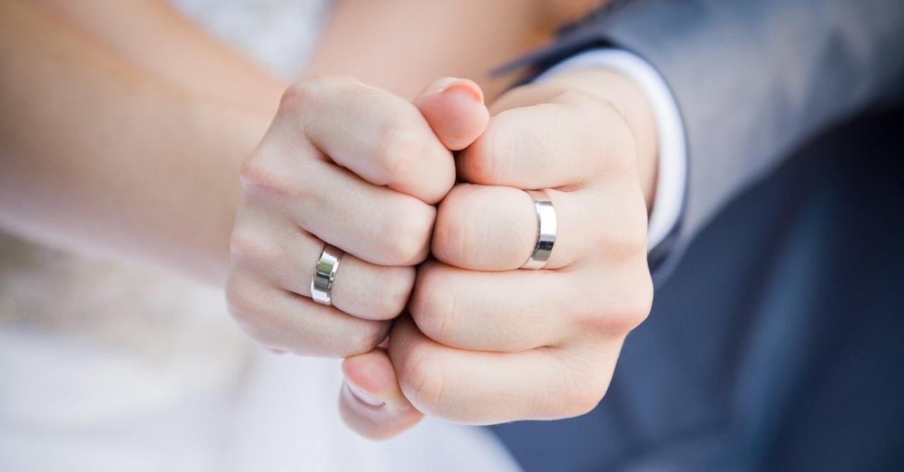 На какой руке носят обручальное кольцо — Полезные материалы накорпоративном сайте «Русские Самоцветы»