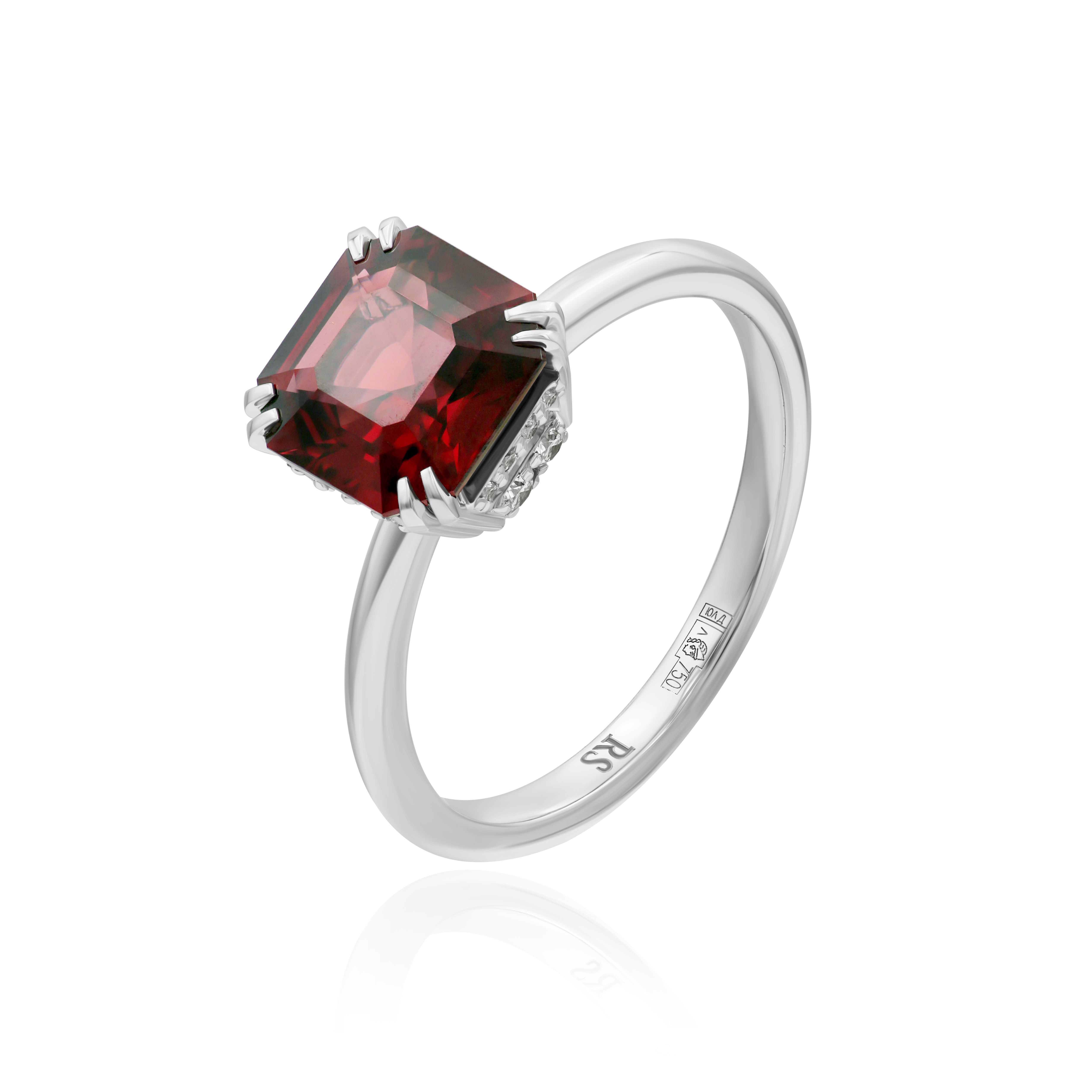 Кольцо из белого золота с бриллиантами и шпинелью 2.43 ct