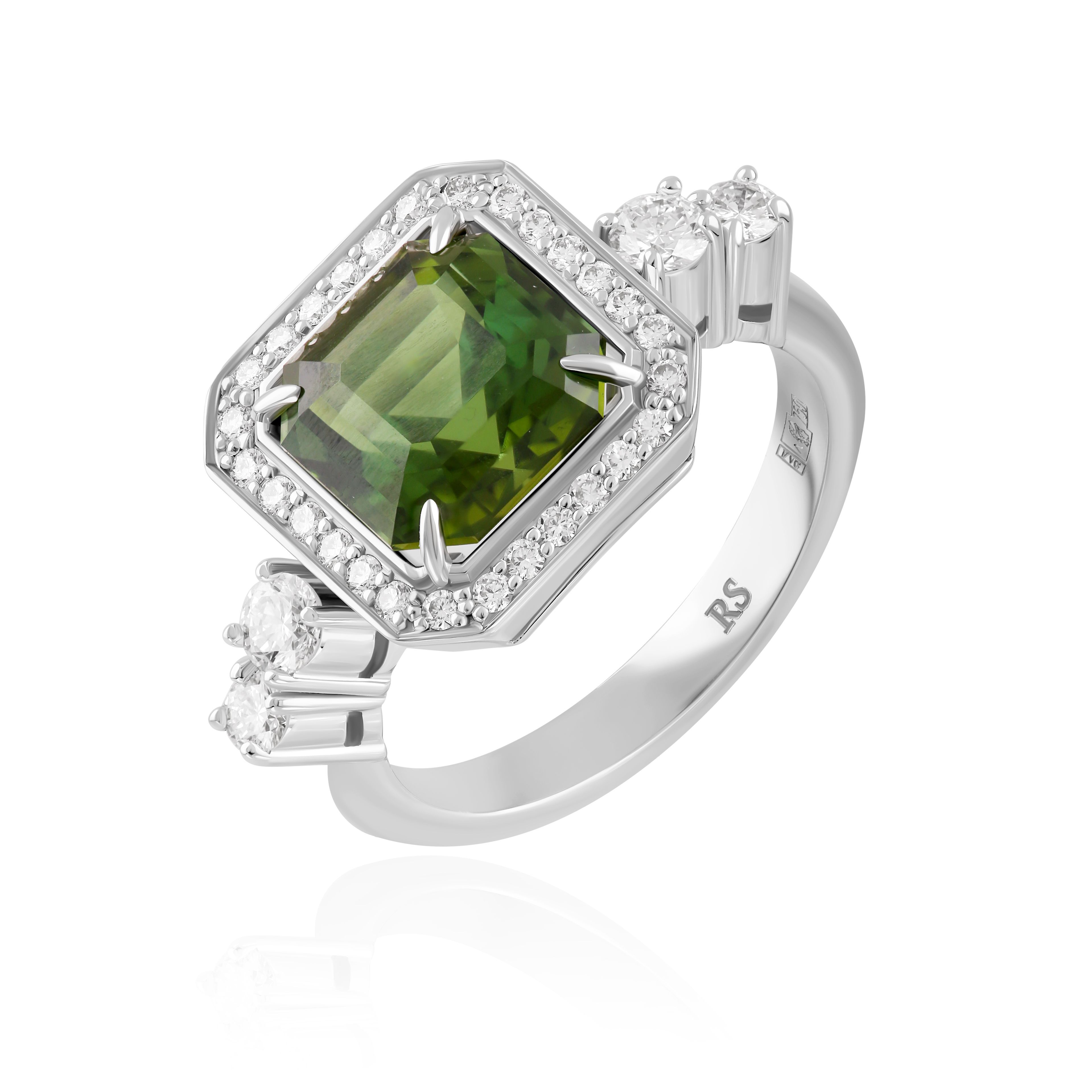 Кольцо из белого золота с бриллиантами и турмалином 3.62 ct
