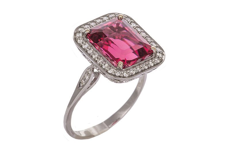 Кольцо из белого золота с турмалином и бриллиантами
