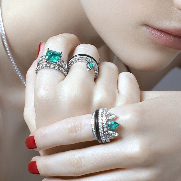 Кольцо из белого золота с изумрудом 3.18 ct и бриллиантами