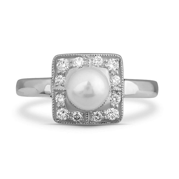 Кольцо из белого золота с бриллиантами и жемчугом