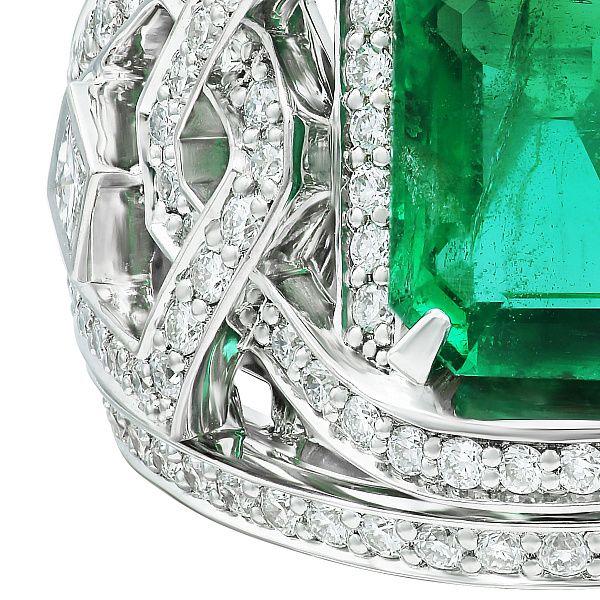 Кольцо с бриллиантами и изумрудом 2.76 ct