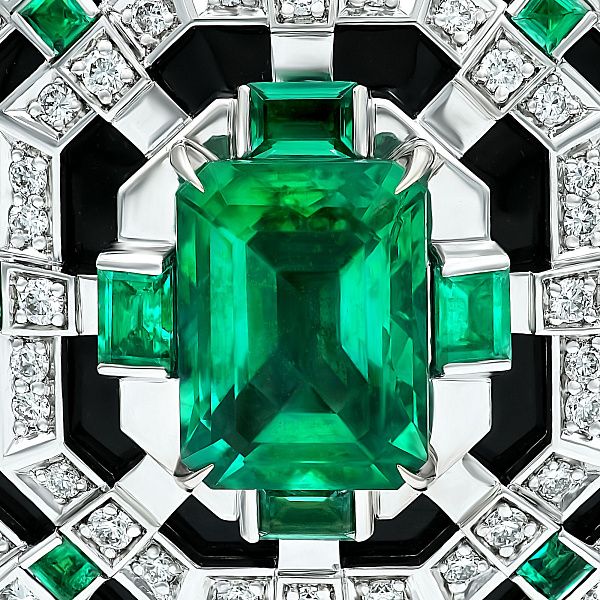 Брошь из белого золота с изумрудом 3.59 ct и бриллиантами