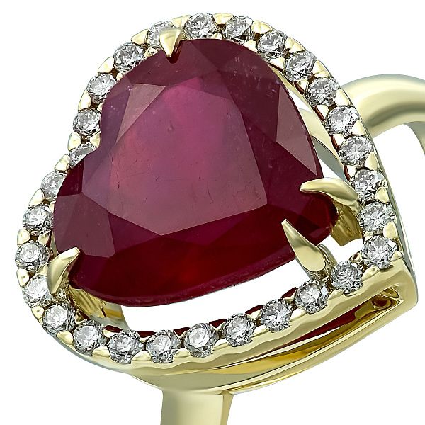 Кольцо из желтого золота с рубином и бриллиантами