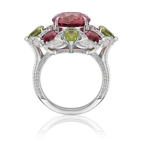 Кольцо из белого золота с турмалином 5.85 ct, бриллиантами и хризолитами