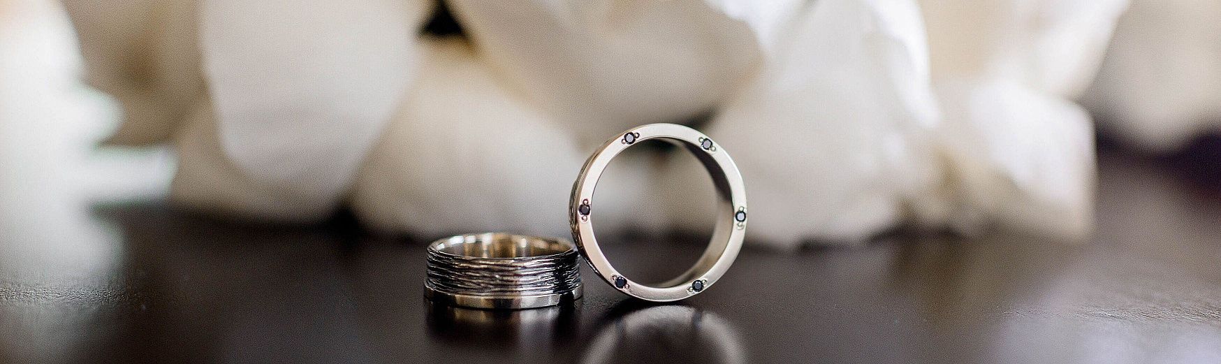 Обручальные необычные кольца с узорами