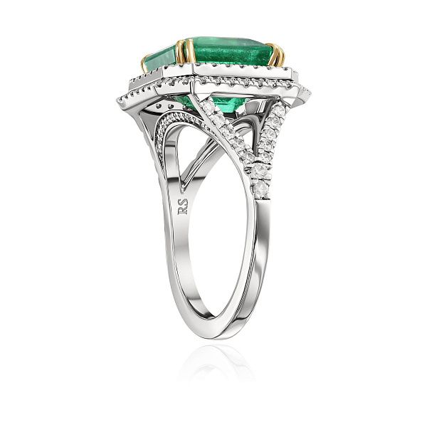 Кольцо из белого золота с бриллиантами и изумрудом 7 ct