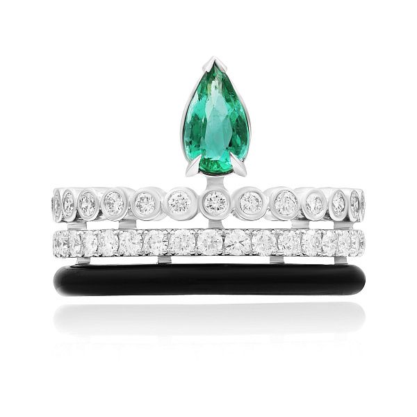 Кольцо из белого золота с бриллиантами и изумрудом