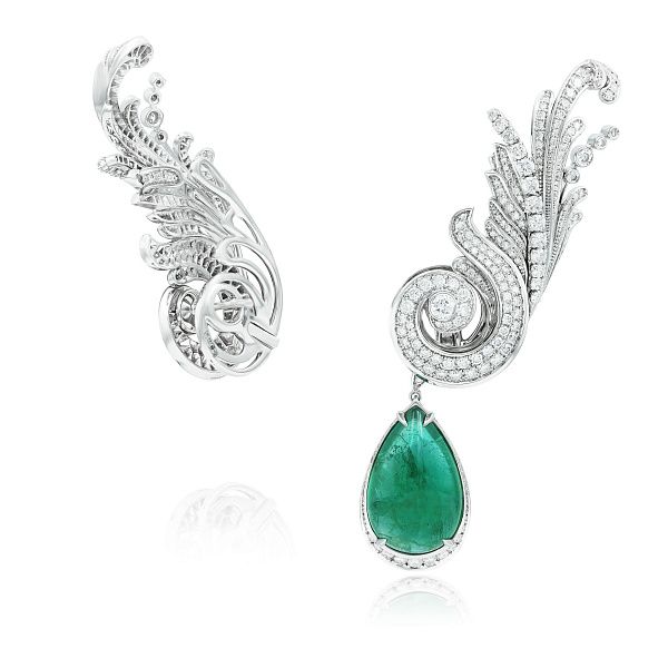 Серьги каффы из белого золота с бриллиантами и изумрудом 14.69 ct
