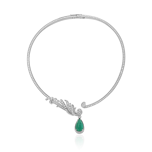 Колье из белого золота с бриллиантами и изумрудом 9.42 ct
