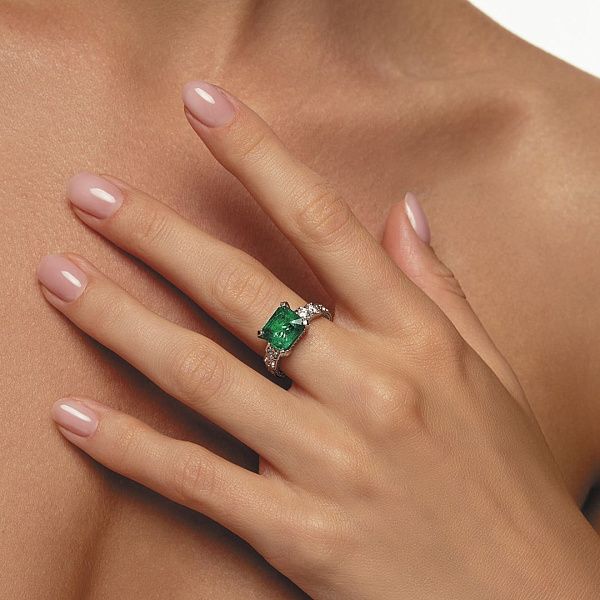 Кольцо из белого золота с изумрудом 3.18 ct и бриллиантами