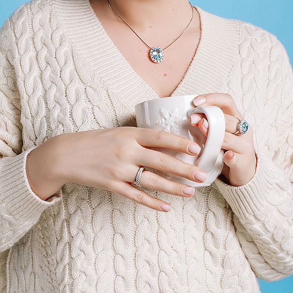 Кольцо из белого золота с топазом и бриллиантами