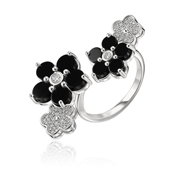 Кольцо из белого золота с ониксом и бриллиантами