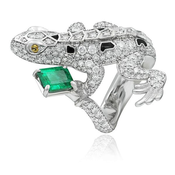 Кольцо из белого золота с изумрудом 2.2 ct, цитринами и бриллиантами
