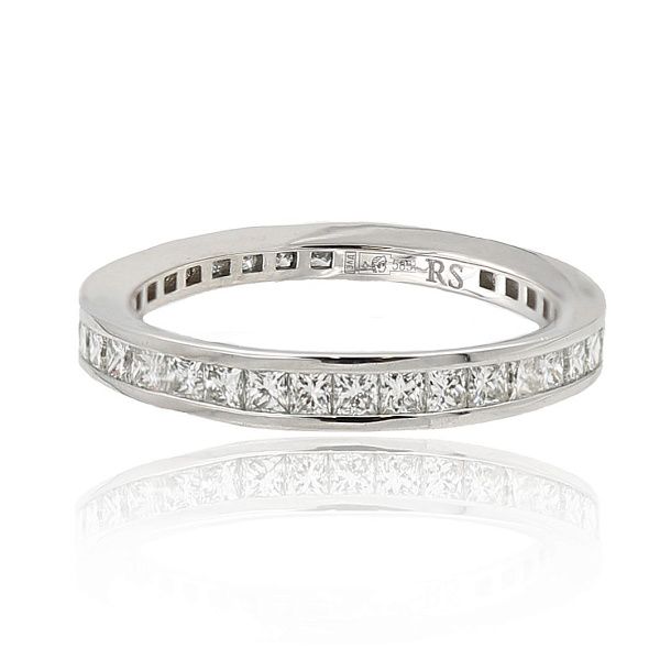 Кольцо из белого золота с бриллиантами