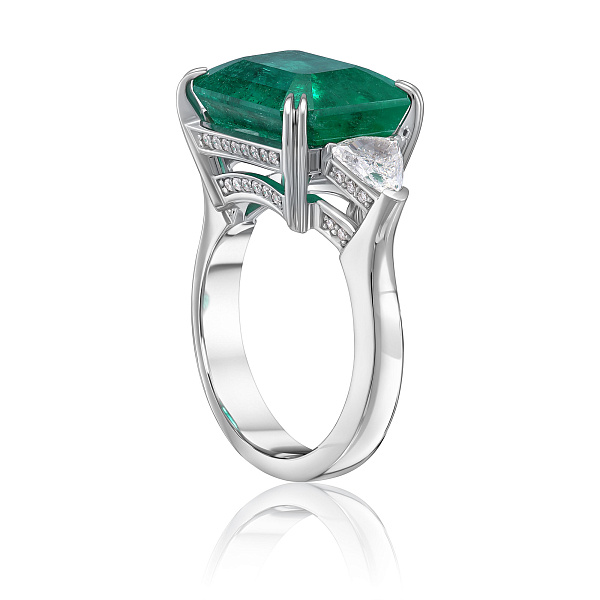 Кольцо из белого золота с бриллиантами и изумрудом 7.7 ct