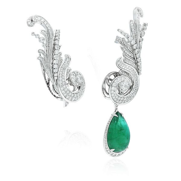 Серьги каффы из белого золота с бриллиантами и изумрудом 14.69 ct