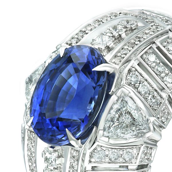 Кольцо из белого золота с бриллиантами и сапфиром 5.54 ct