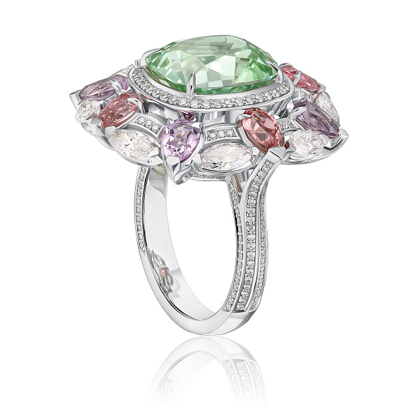 Кольцо из белого золота с бриллиантами, турмалином 7.55 ct и аметистами