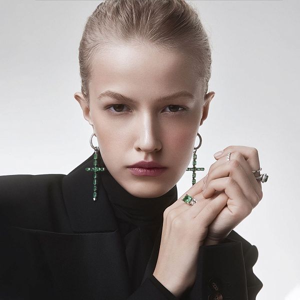 Кольцо из белого золота с изумрудом 3.18 ct и бриллиантами