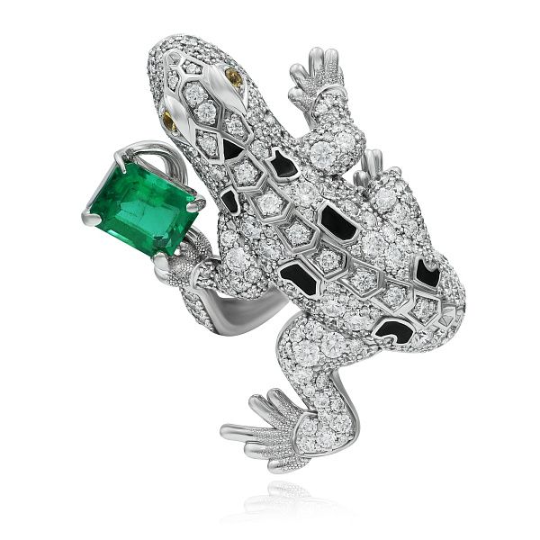 Кольцо из белого золота с изумрудом 2.2 ct, цитринами и бриллиантами